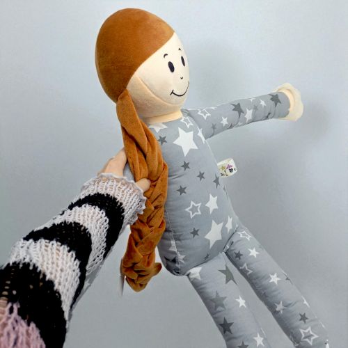 Мʼяка лялька-обіймашка 