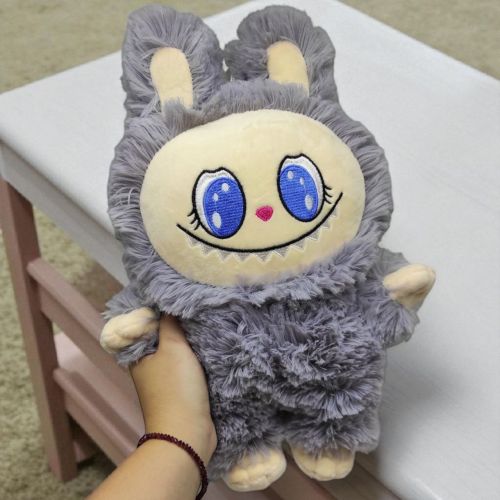 МʼЯКА ІГРАШКА ЛАБУБУ, 42 см (БІРЮЗОВА)