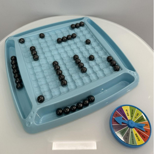 Настільна гра 'Магнітні шахи'.